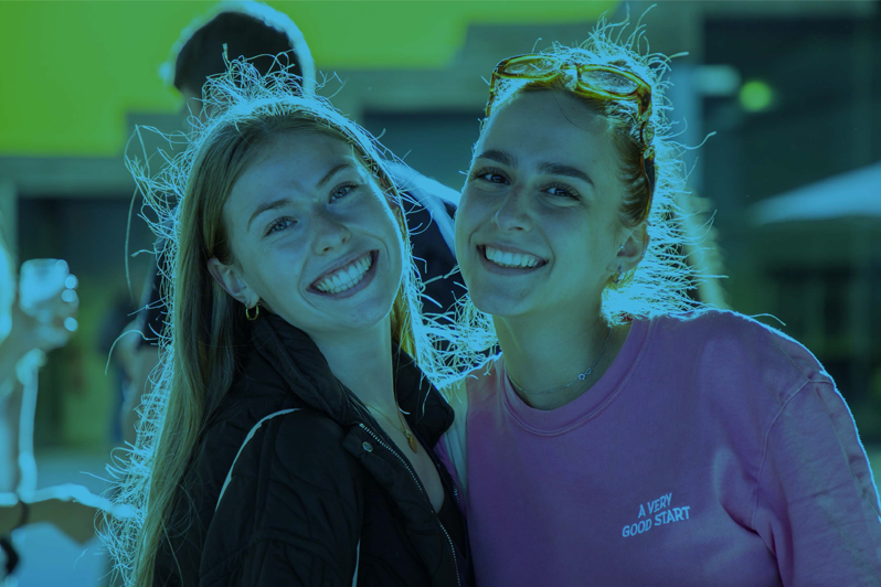 duas estudantes