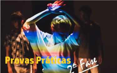bailarina com lues de palco em arco iris