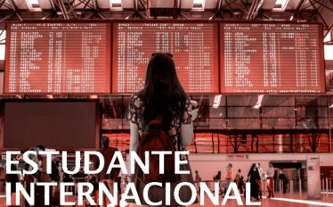 estudante no aeroporto 
