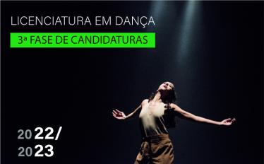 aluna a dançar em palco